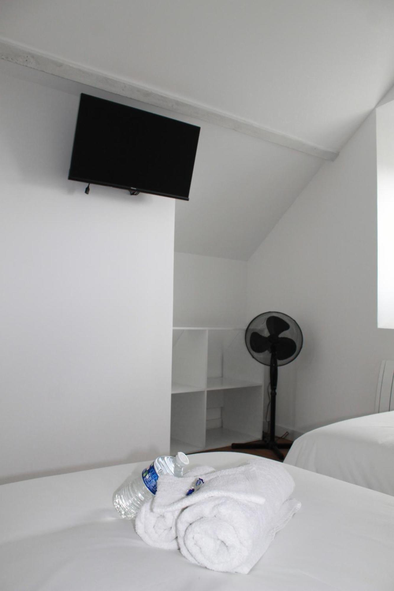 L'Equinoxe - Parking Prive - Zapart'Hotels Malesherbes Buitenkant foto